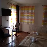 Holiday Apartman Guest house