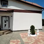 Holiday Apartman Guest house Buk