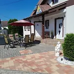 Holiday Apartman Guest house 3*