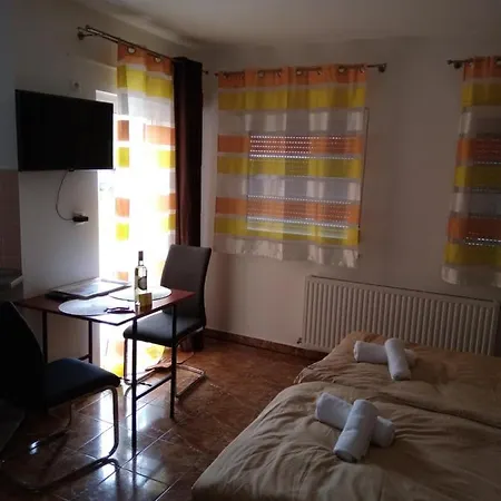Holiday Apartman Guest house