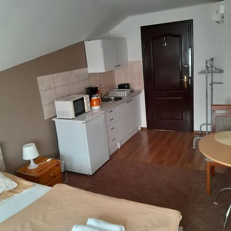 Holiday Apartman Guest house
