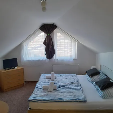 Holiday Apartman Guest house *