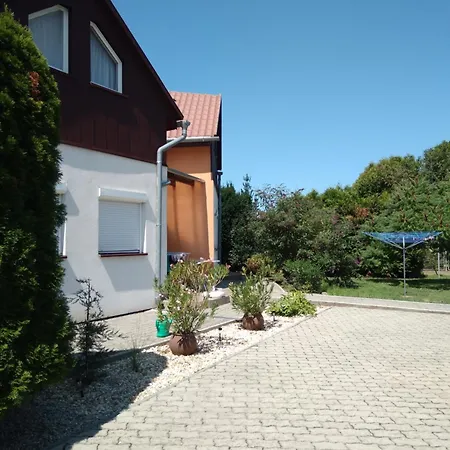 Guest house Holiday Apartman *