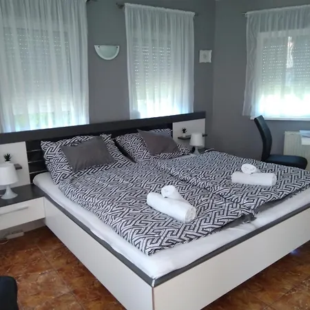 Holiday Apartman *
