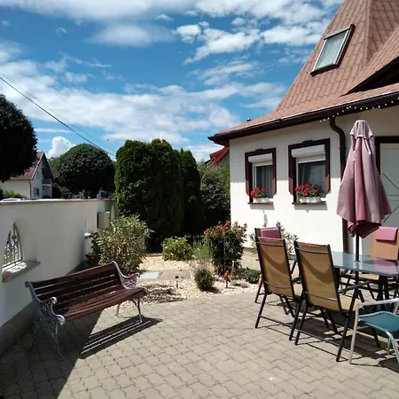 Maison d'hôtes Holiday Apartman Bük
