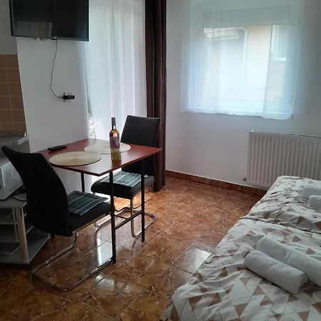 Holiday Apartman Guest house Buk
