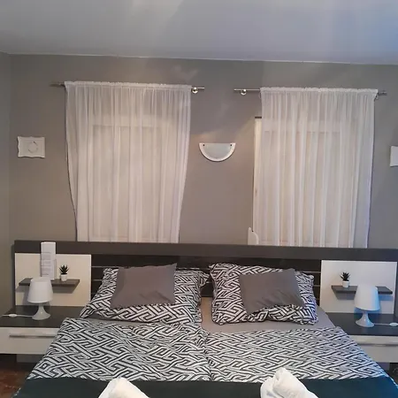 Holiday Apartman Guest house