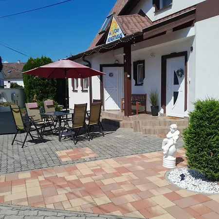 Holiday Apartman 게스트하우스 3*