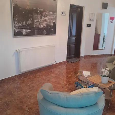 Holiday Apartman Guest house 3*