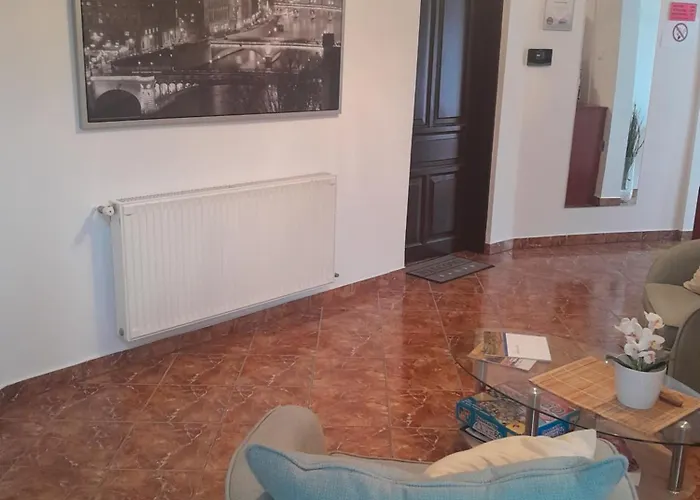 Holiday Apartman בית הארחה 3*