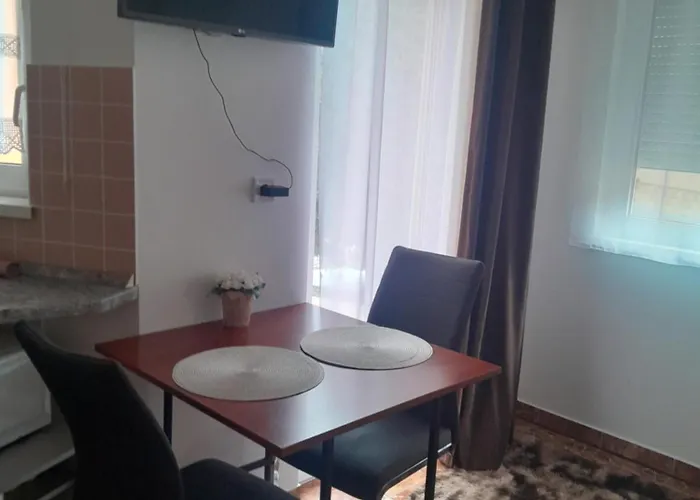 Holiday Apartman בית הארחה